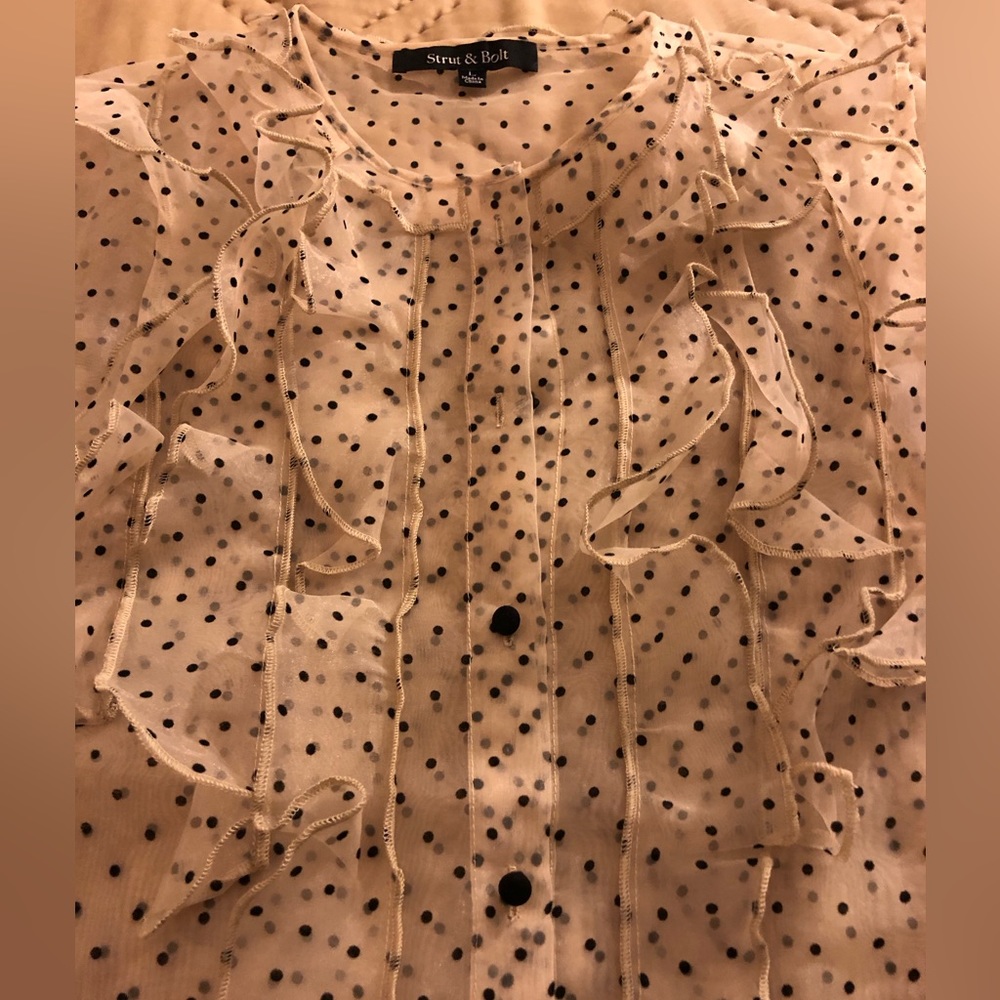 Sleeveless sheet ruffle black polka dot cream top Sz L . Romantic top